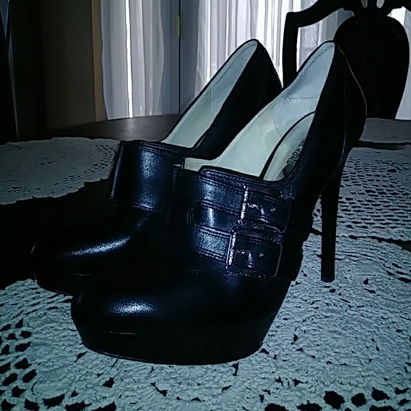 Shoes - Picture 3 of 4